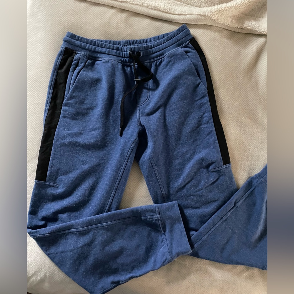 Men’s EUC Lululemon Heather blue sweats size L